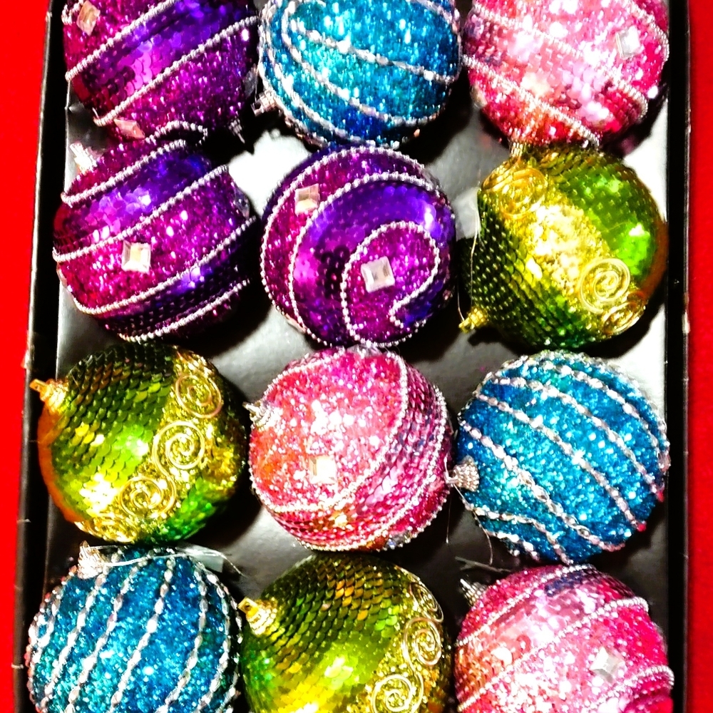 Tiered Tray Christmas ornaments